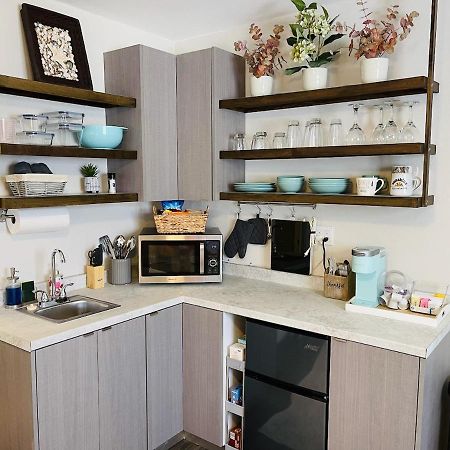 Coastal Chic Suite With Kitchenette And Private Entrance Sankt Petersburg Exterior foto